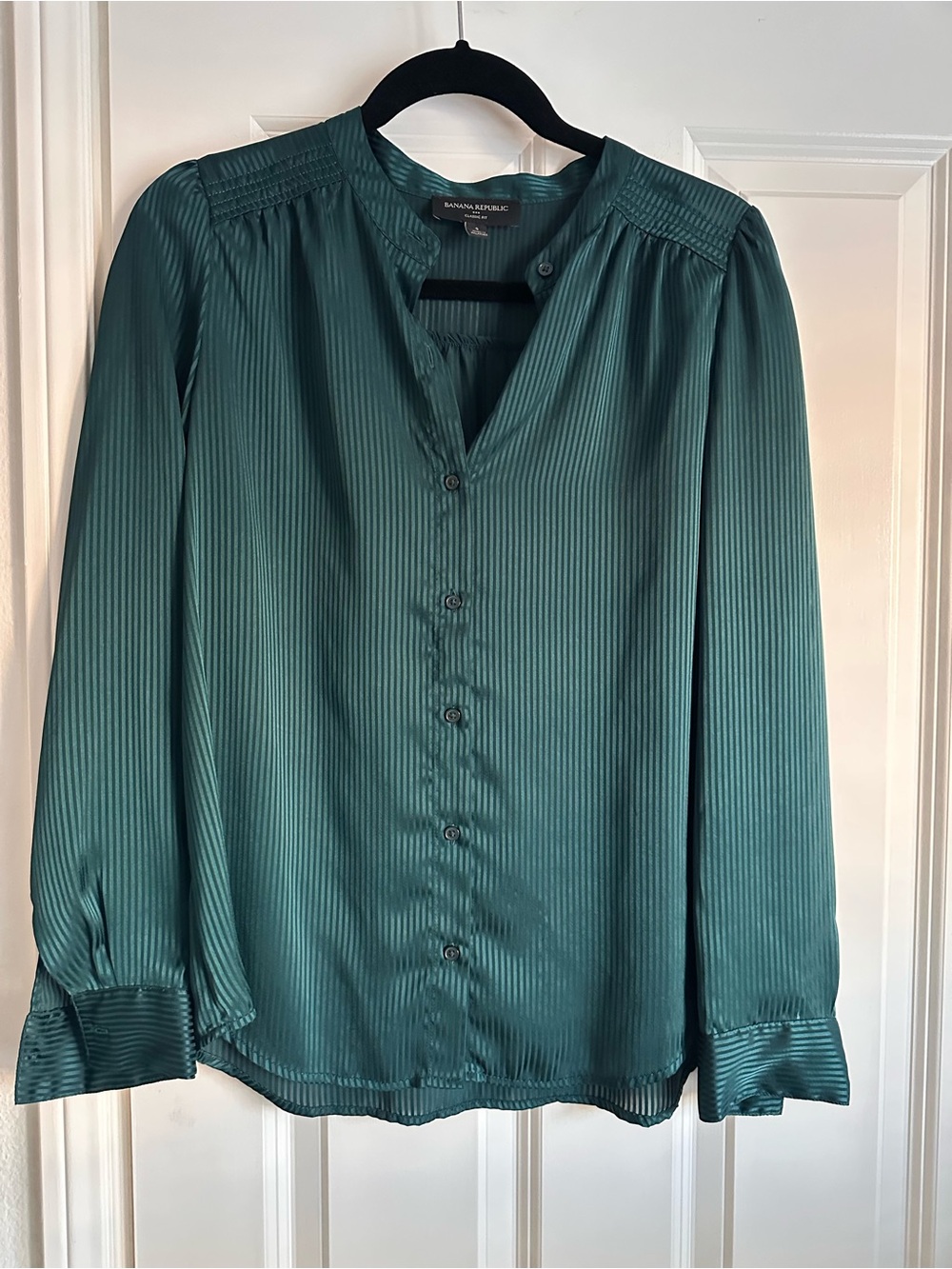 Banana Republic - Emerald color button down blouse - Picture 2 of 4